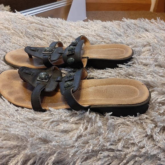 Naturalizer beaded sandals. Used . Size 8 - Picture 6 of 8